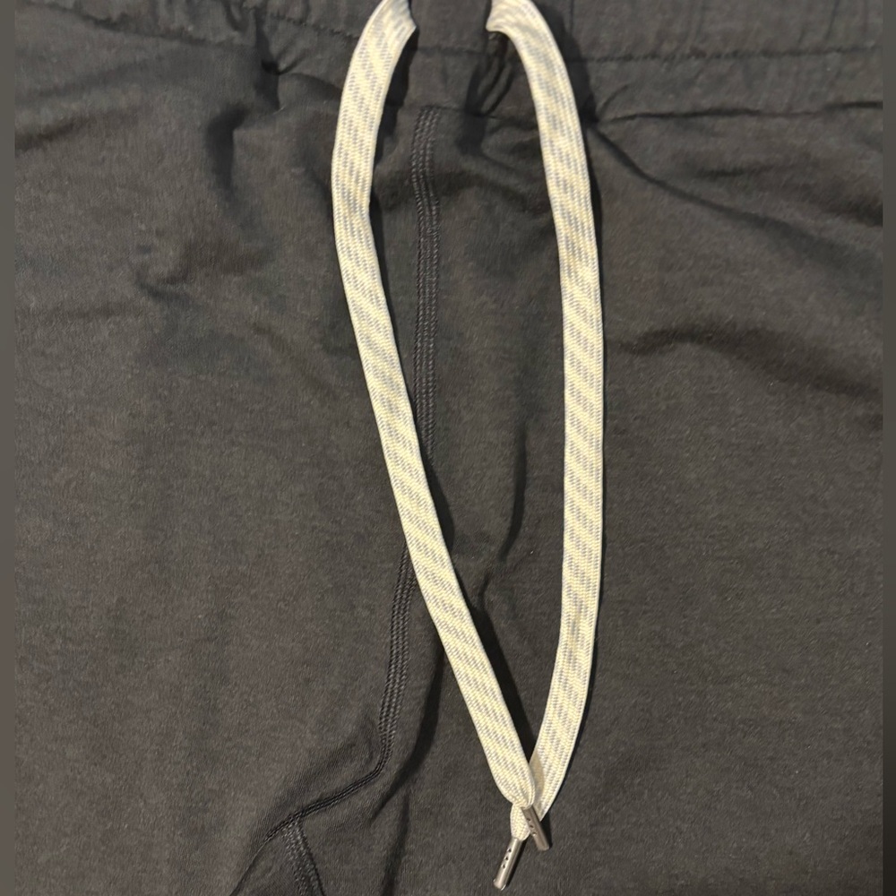 Vuori Performance Black Heather Joggers, Medium - Picture 7 of 7